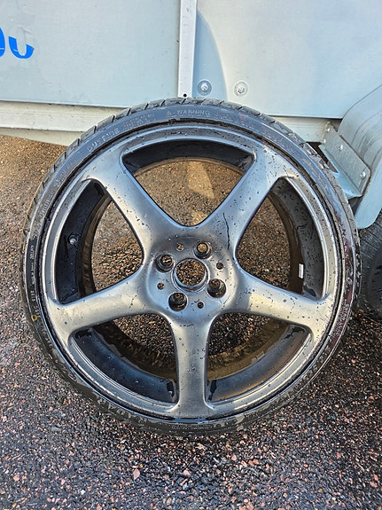 18" vanteet 215/35R18 renkailla