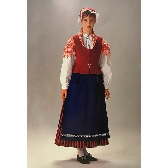 O: Pyhäjokialueen kansallispuku, 38 tai 40