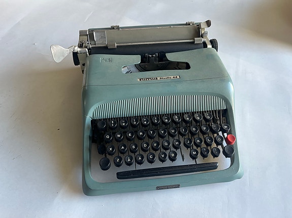 Olivetti studio 44 kirjoituskone.