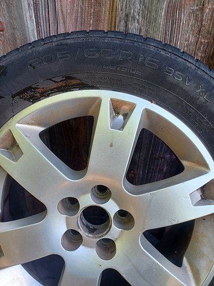 Kesärenkaat vanteilla 225/55 R16