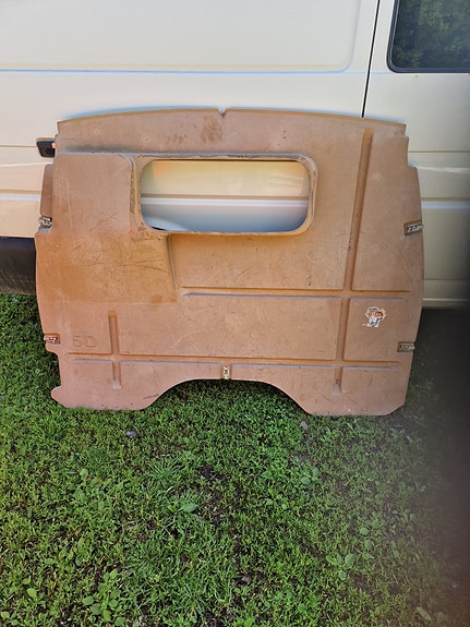 Toyota Hiace väliseinä