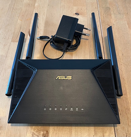 Asus RT-AX1800U/RT-AX53U -reititin/WLAN-tukiasema