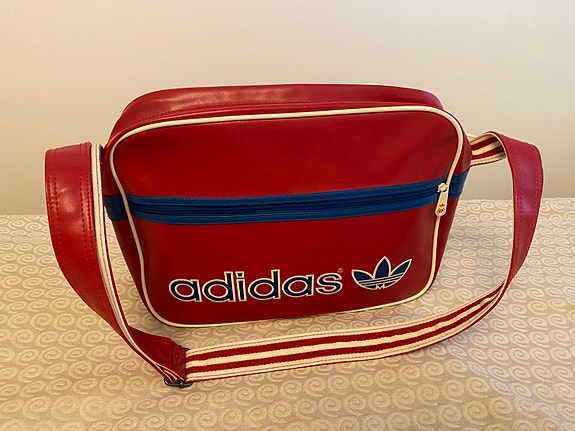 Adidas olkalaukku