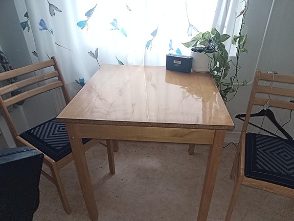 pienen keittiön pöytä