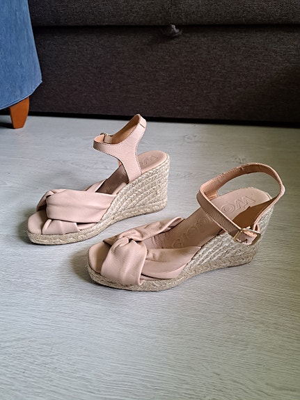 Nahkaiset juhlakengät kiilakorko koko 37 nude