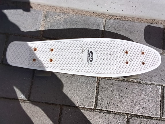 valkoinen cruiser-lauta skeittilauta