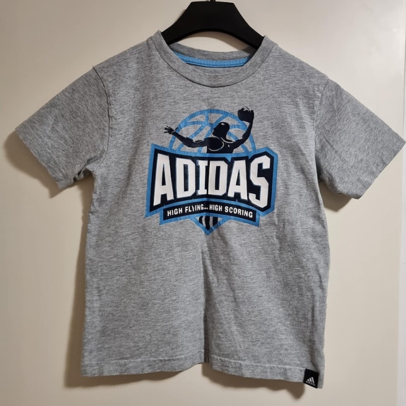 Adidas t-paita
