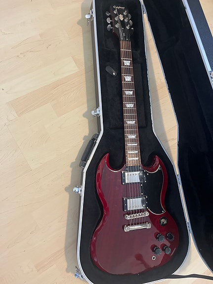 Epiphone SG Cherry 2008 + Gatorin laukku