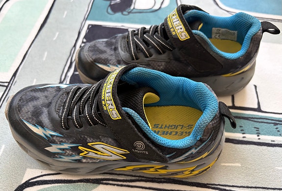 Skechers lenkkarit 31