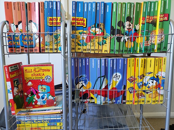 Aku Ankan taskukirjoja n. 50 kpl (1990-luku)+erikoisjulkaisuja