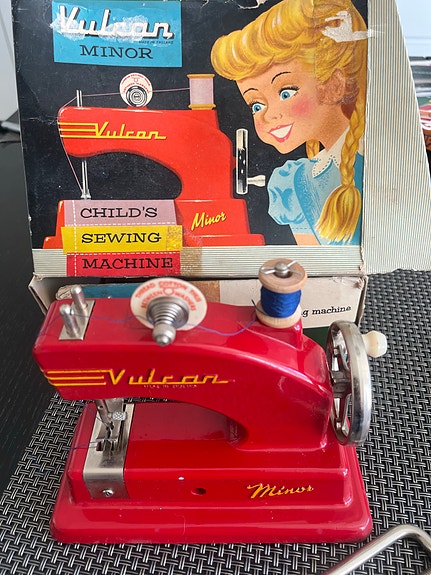 Vintage  lasten ompelukone punainen