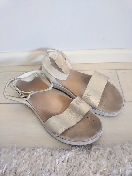 Clarks sandaalit 37
