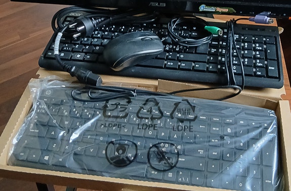 Näppäimistöt Acer ja HP sekä Acer hiiri