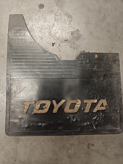 Toyota roiskeläppä