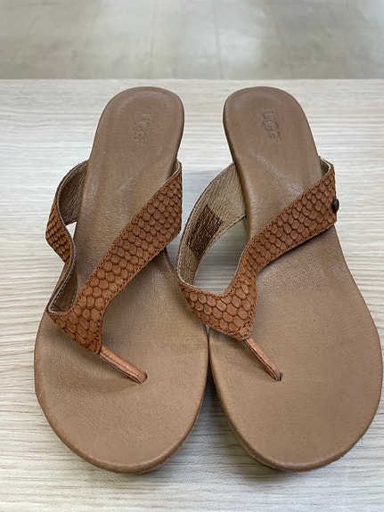 UGG varvassandaalit kiilakorolla