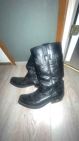 Hyväkuntoiset bootsit (41)