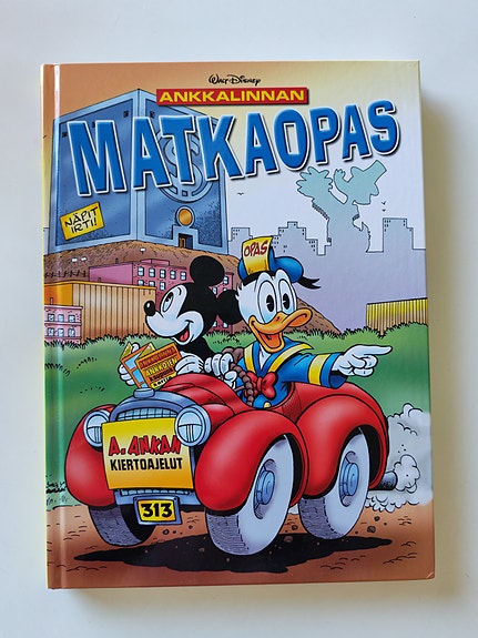 2 Aku Ankka -sarjakuvakirjaa