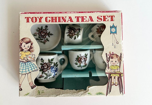 Pieni teesetti posliinia, toy china tea set