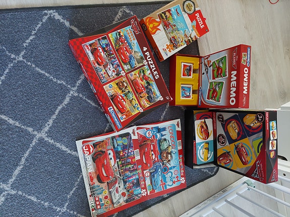 Cars palapelejä, dominopeli ja muistipeli