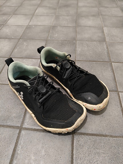 Vivobarefoot lasten lenkkarit koko 28