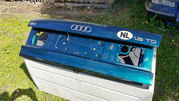 Audi 80 takaluukun kansi