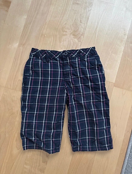 H&M poikien ruutushortsit (134)