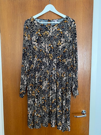 H&M+ mekko 54