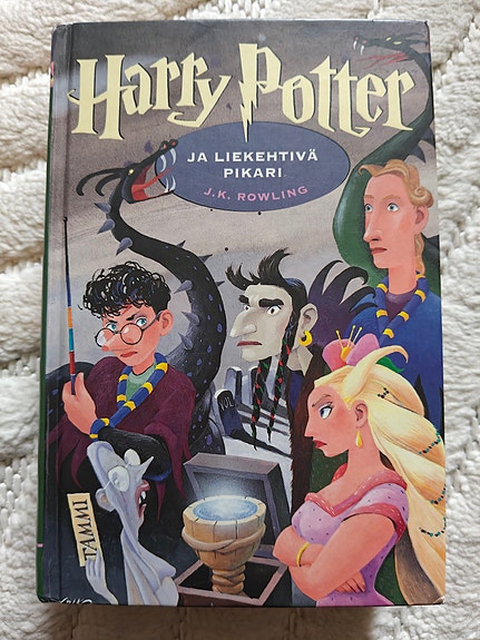Harry Potter ja liekehtivä pikari -kirja (1. painos)
