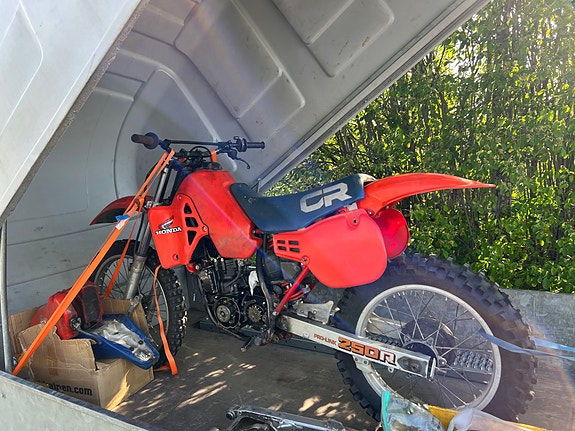 Honda CR250 1984 - ostetaan osia