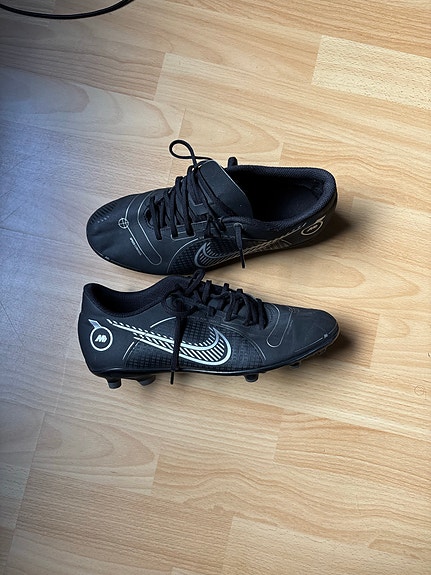 Nike jalkapallokengät koko 41 musta