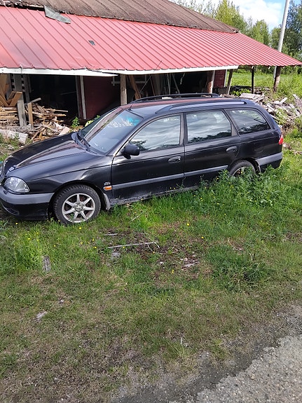 Toyota farmari henkilöauto 2000  hyvä