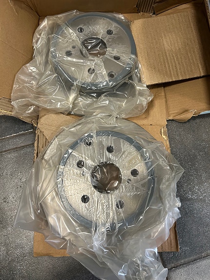 Toyota Corolla verso uudet takajarrulevyt