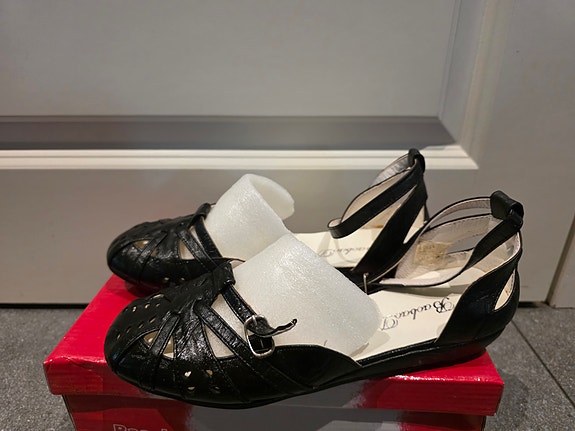 Mustat remmi ballerinat 36