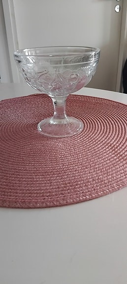 jalallinen lasikulho