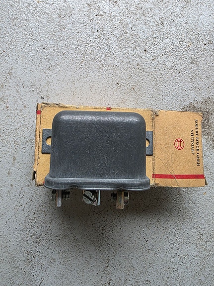 6 volttinen rele bosch  0332003010