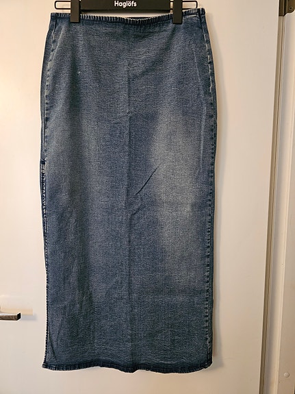 Bershka pitkä farkkuhame, koko L