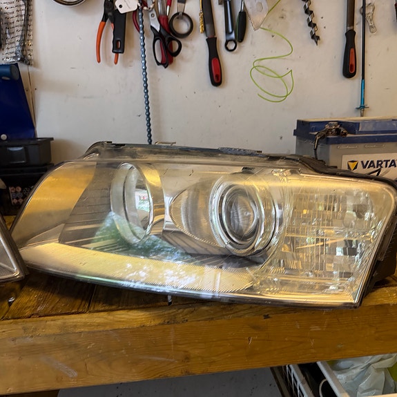 Audi A8 ajovalo / umpio