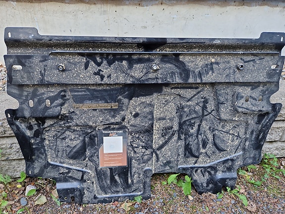 Volkswagen moottorin metallinen pohjapanssari