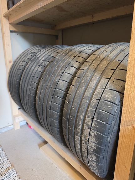 Alkuperäiset Honda Accord vanteet renkailla