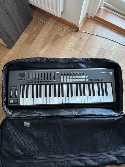 Novation Launchkey 49 - midi keyboard MK1