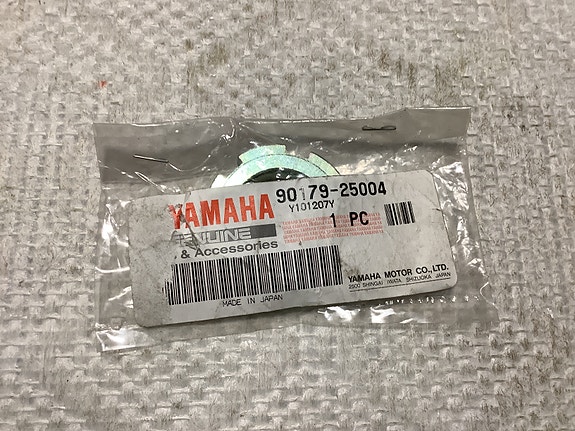 90179-25004 ohjauspään mutteri YAMAHA XV950,XVS1300,XJ6,NS50,MTM850