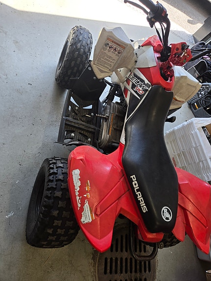 Polaris Outlaw lasten mönkijä punavalkoinen