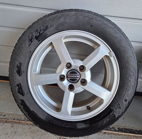 Volvo 15" Ariane Alumiinivanteet hyvillä kesärenkailla