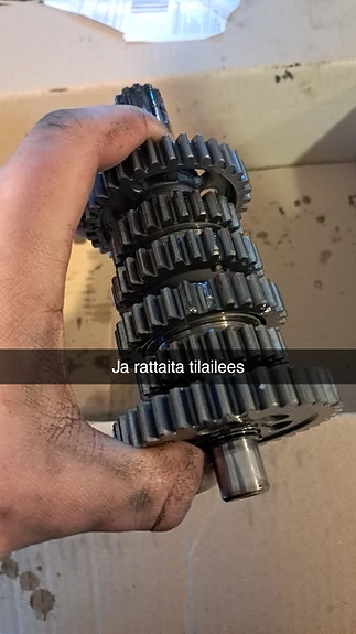 Mopojen moottorien huolto