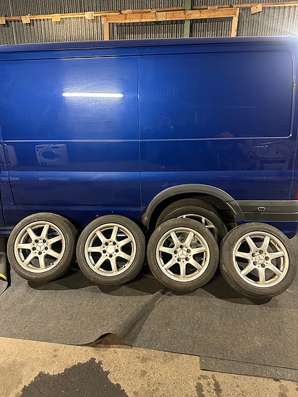 Mercedes renkaat aluvanteilla