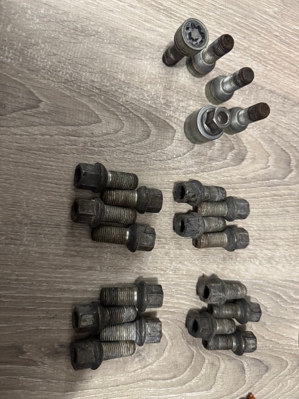 Volkswagen,Skoda, seat, Audi  vanteiden pultit