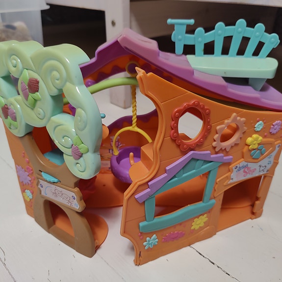 Little pet shop talo