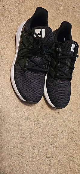 Adidas sisäpelikengät
