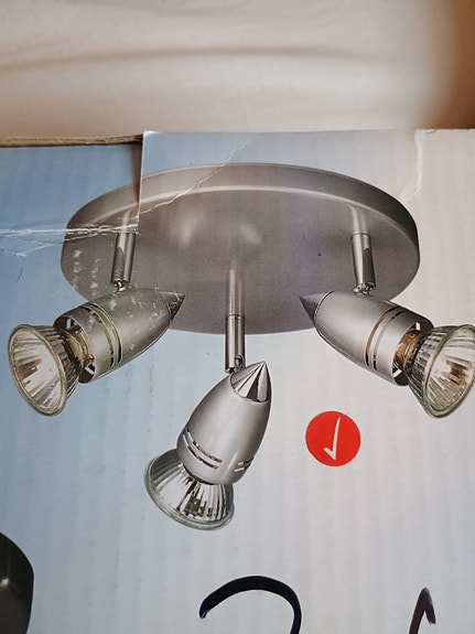 spottivalaisin kattoon