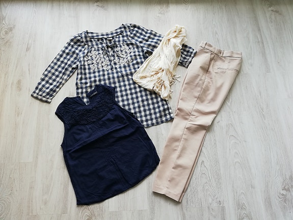 Esprit tunika, sininen pusero, huivi, H&M housut 36